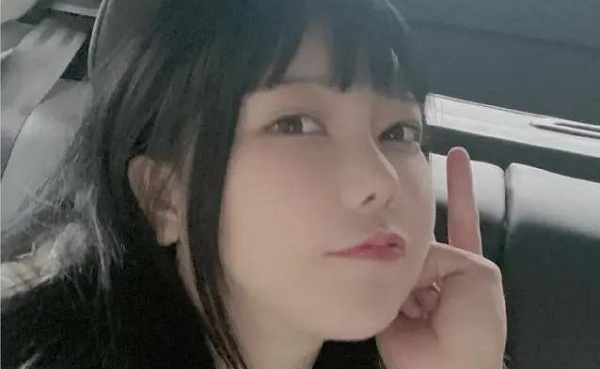斗鱼主播刘飞儿点外卖未下单，发现后直播自我吐槽！