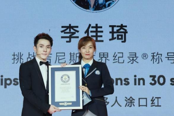 口红一哥李佳琦怎么不直播了？李佳琦出啥事了？