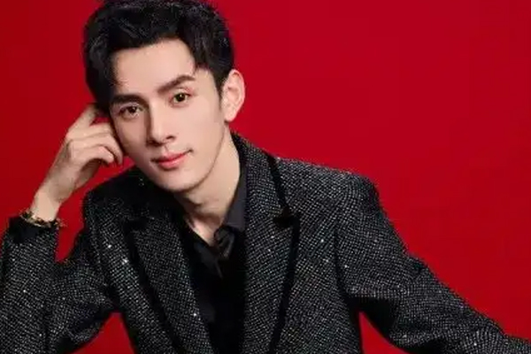 口红一哥李佳琦直播为什么停播了？网友：说了什么敏感事件！