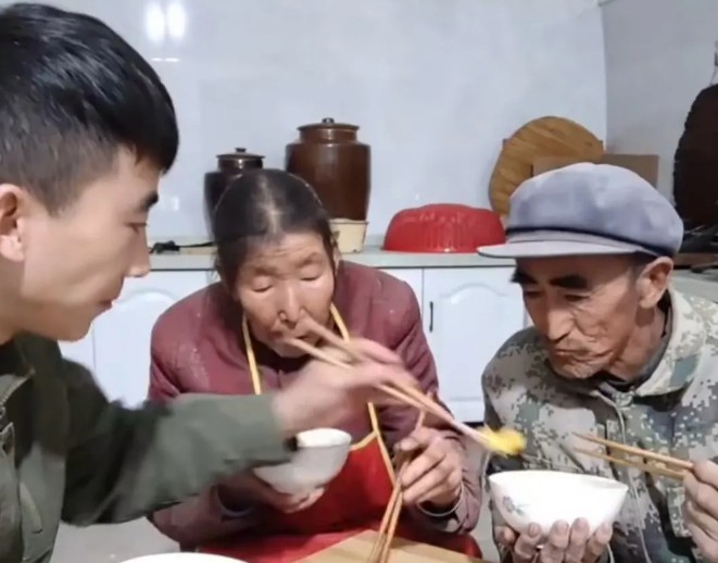 农村娃宝军直播事业出现变数！遭恶势力骚扰，不敢出门！