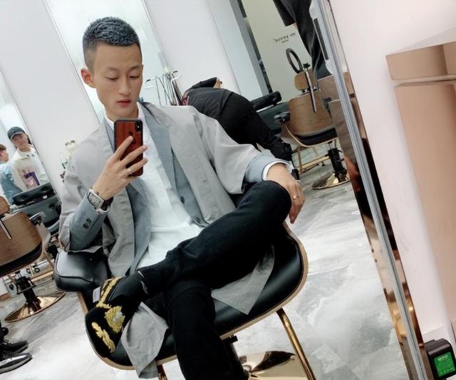 网红天道到辛巴公司参观惹怒散打哥粉丝，正面解释：“他永远是我大哥！