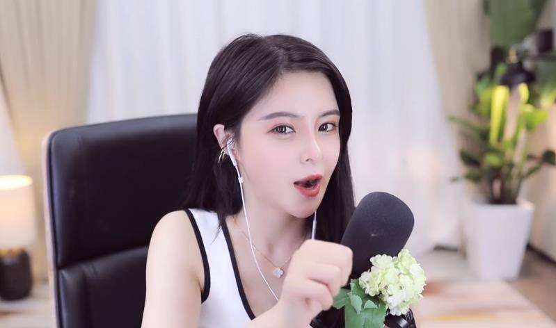 斗鱼网红苏恩自爆曾计划踏进“娱乐圈”，而后因“不挣钱”选择放弃！