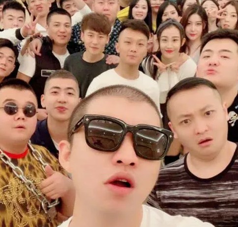 快手八卦主播直言：二驴是不收徒弟提成！但也没管徒弟！