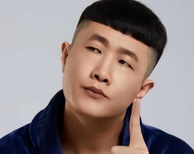 网红张二嫂连麦散打哥抱怨平台“限流”，放话：“将无限期停播！”