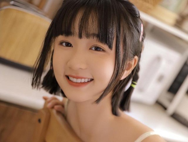 ks一哥辛巴透漏将力鹏女艺人徐捷，直言：类目窄没关系，听话就行！
