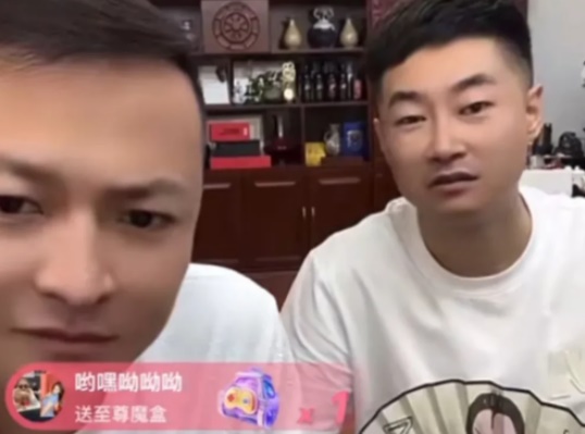 网红二子爷透漏后悔离开驴家班，被劝走回头路时直言：没脸回去！