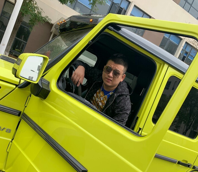 网红天津李四在线嘲讽辛巴，直言：“全网主播都怕你，但我不怕你”！