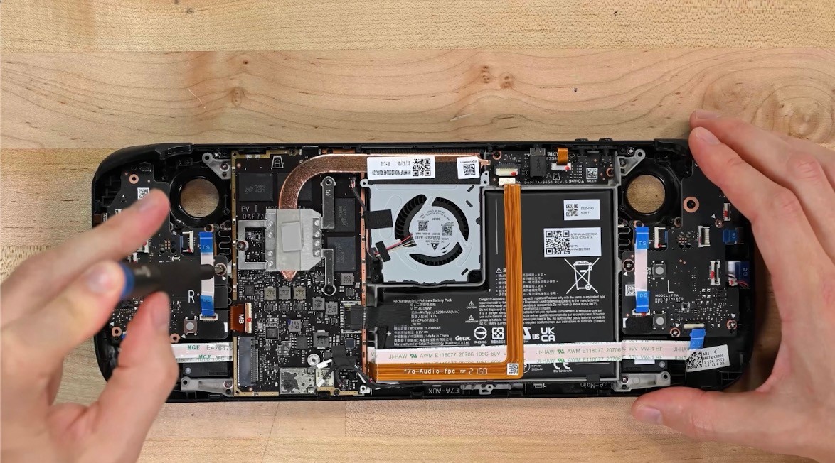 V社已经尽力增加Steam Deck掌机的电池容量了