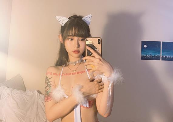 网红猴哥和痞幼打扑克视频30秒被曝光，网友：有明显剪辑痕迹！