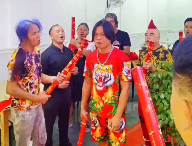 网红南宁“罗志祥”的粉店今天开业，28块一碗土鸡米粉好吃又不贵！