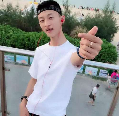 ks网红祁天道自爆打工经历，曾干过鞋厂、刀场，网吧都舍不得去！