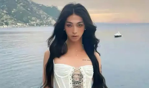 明星伊能静和庾澄庆的儿子晒照自称变美了！网友惊呼：这是变“性”！