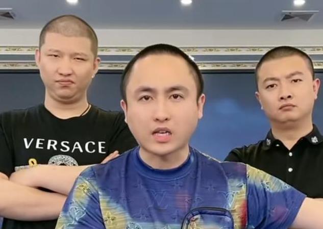 网红散打哥发文将招收500位女粉丝加入公会，遭网友质疑：“新套路”！