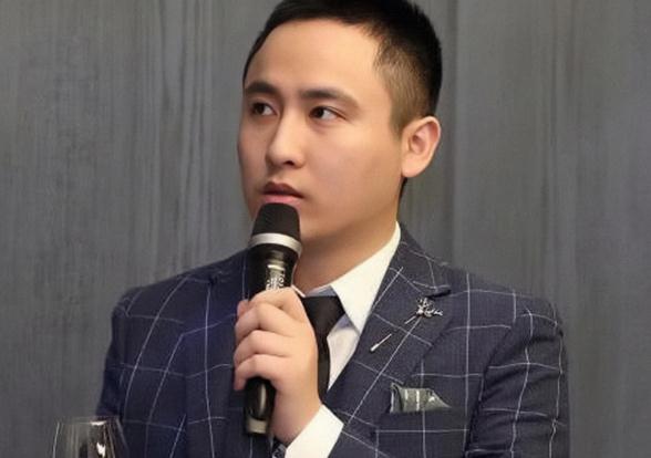 网红散打哥自称自己被某网红联合品牌方讹诈，硬气喊话：“我奉陪到底！”