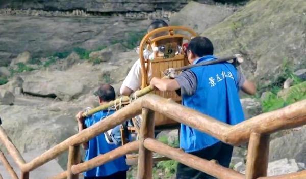 网红旅游博主雇轿上山遭网暴，网暴者多数罹患“道德癌症”！