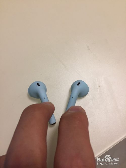 带充电仓的蓝牙耳机怎么用