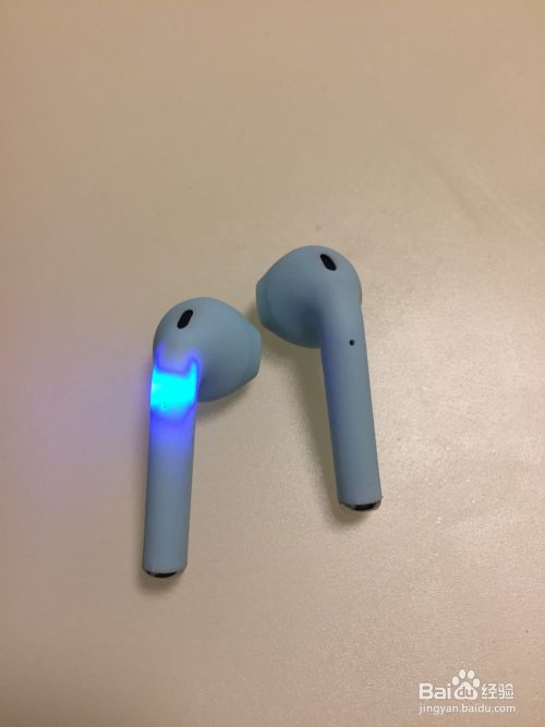 带充电仓的蓝牙耳机怎么用