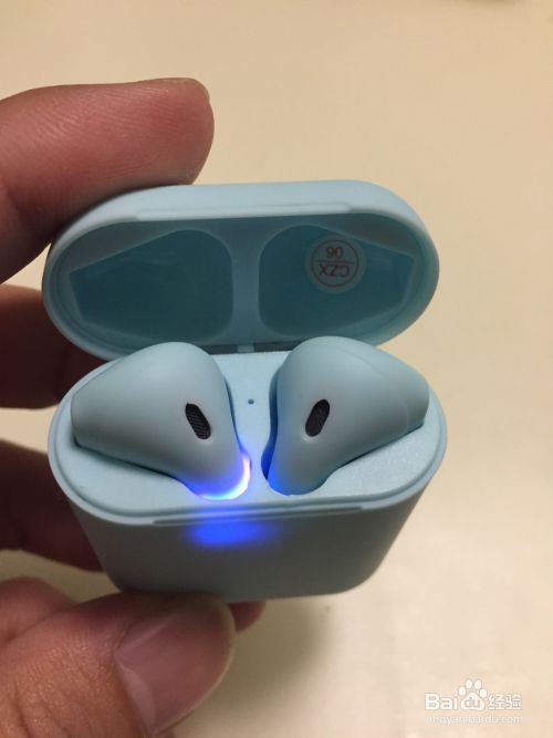 带充电仓的蓝牙耳机怎么用