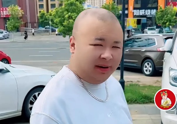 快手网红巴子直播搞活动气势嚣张，还频繁示好快手总裁！
