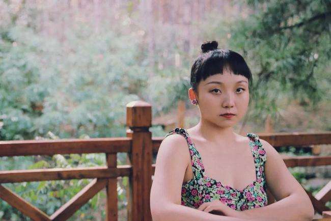 网红辣目洋子恢复本名李嘉琦，网友：看起来舒服多了！