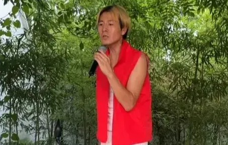 网红浙江嘉兴华仔自以为模仿刘德华最成功，出场费已达3位数！
