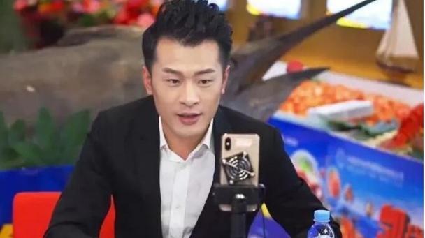 网红辛巴揭露刘畊宏夫妇卖假货，网友评论退钱遭删除！