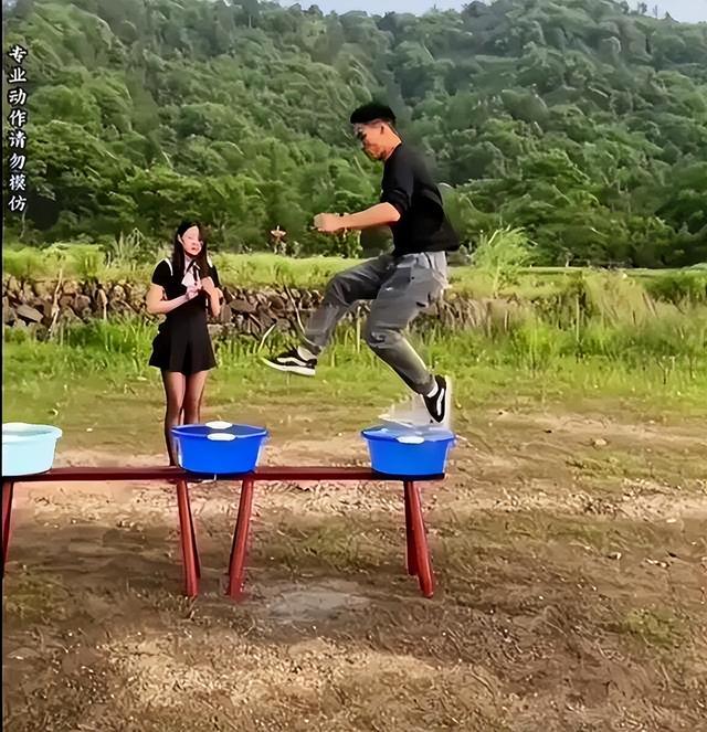 小伙练轻功水上漂被相关部门叫去备案，网友：视频没火人先火了！