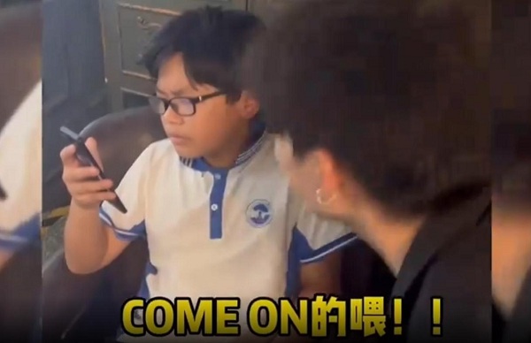 抖音上come的喂abc是什么梗？网友：猪头少年原视频很洗脑！