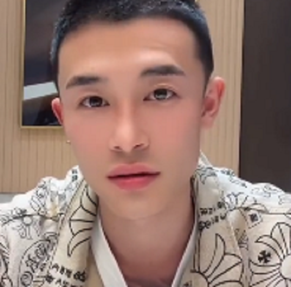 半阳直言没有过一见钟情，并且大方表示：我一共爱过两个人！