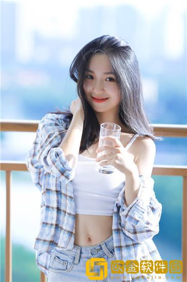 荒草萋萋在线免费观看美女版下载