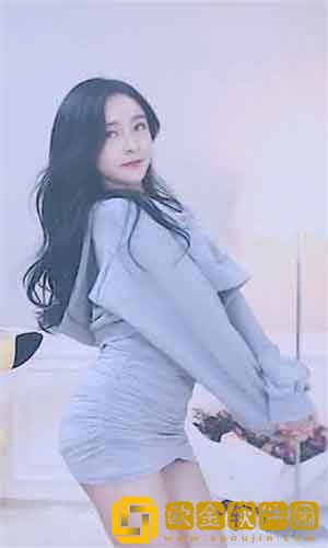 男生和女生一起打牌